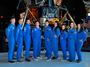 Vývin rakety se vším všudy, včetně typických oblečků vývojářů z NASA.