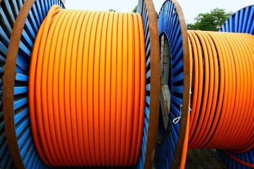 Životnost podzemních kabelů je různá, zpravidla se však pohybuje v rozmezí 30 až 40 let. Naplnění silikonovou směsí životnost starých kabelů prodlouží o dalších několik desítek let.