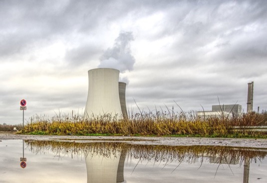 Podle zprávy Světové asociace provozovatelů jaderných zařízení WNA jaderné reaktory v roce 2019 vyrobily celosvětově celkem 2 657 TWh elektřiny, což představuje nárůst již sedmý rok po sobě. Výkon 442 provozovaných reaktorů na konci roku 2019 byl 392 GW, což je o 5 GW méně než na konci roku 2018.