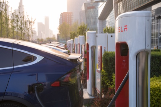 Tesla Supercharger nabíjecí stanice stojan