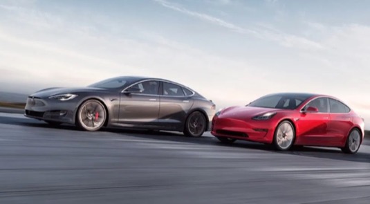 auto elektromobil Tesla Model S a Model 3