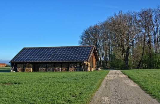 solární elektrárna na stodole