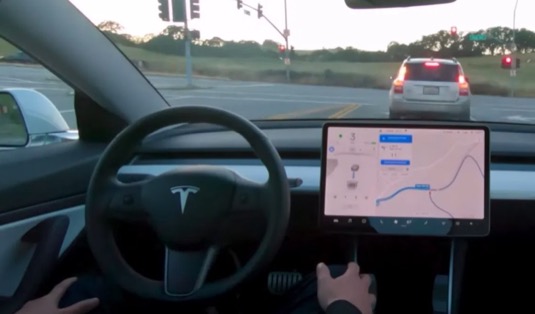 auto elektromobily Tesla robotické řízení