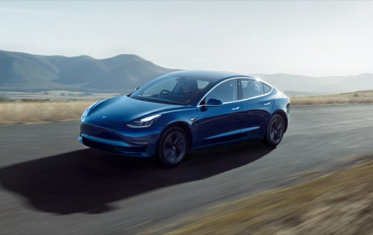 auto elektromobil Tesla Model 3