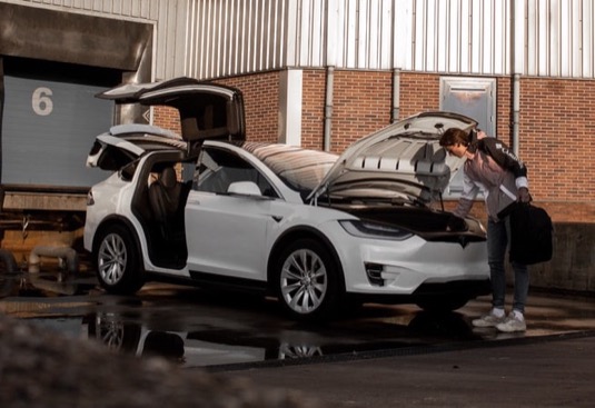 Kromě ostatních značek sdílí majitelé kompletní produktovou řadu automobilky Tesla, která je na evropském trhu k dispozici. Samotná Tesla ke konceptu sdílení aut mezi uživateli přímo vybízí a kvituje ho také Evropská federace pro dopravu a životní prostředí.