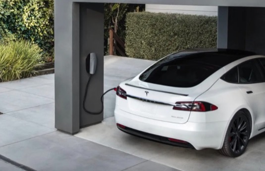 auto elektromobil Tesla Model S V2G nabíjení napájení domu