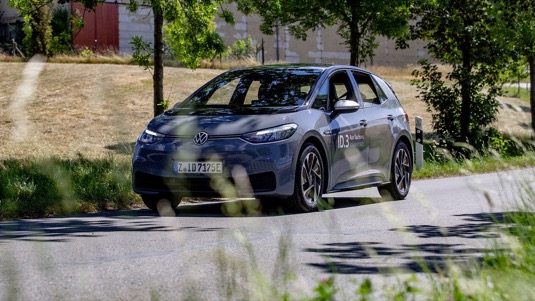 Oficiální dojezd elektromobilu Volkswagen ID.3 podle metodiky WLTP byl překonán o více než 100 kilometrů.