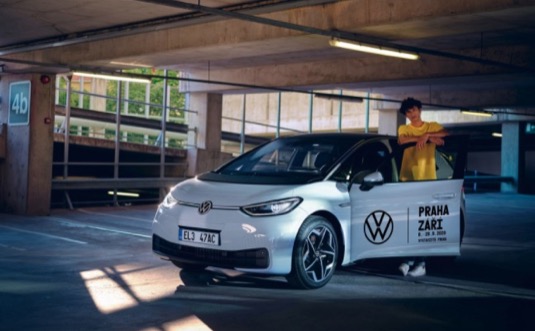 Volkswagen podpoří festival Praha Září jako oficiální partner. Návštěvníci se mohou těšit na bohatý doprovodný program včetně testovacích jízd s dvanácti elektromobily ID.3 pro nejširší veřejnost.