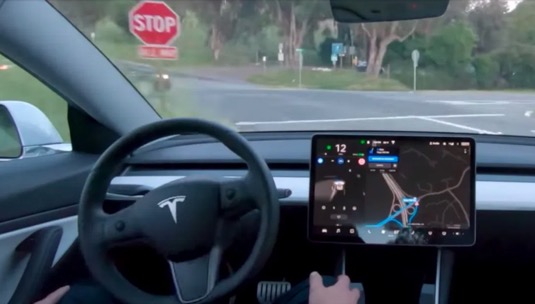auto elektromobil Tesla Autopilot