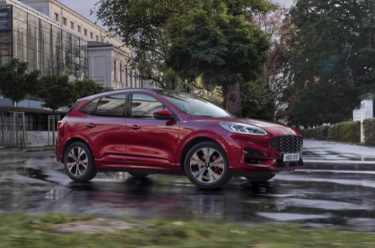 Spotřeba paliva se mezigeneračně snížila bezmála o 30 procent. Kuga Plug-In Hybrid umožňuje jízdu pouze na elektrický pohon.